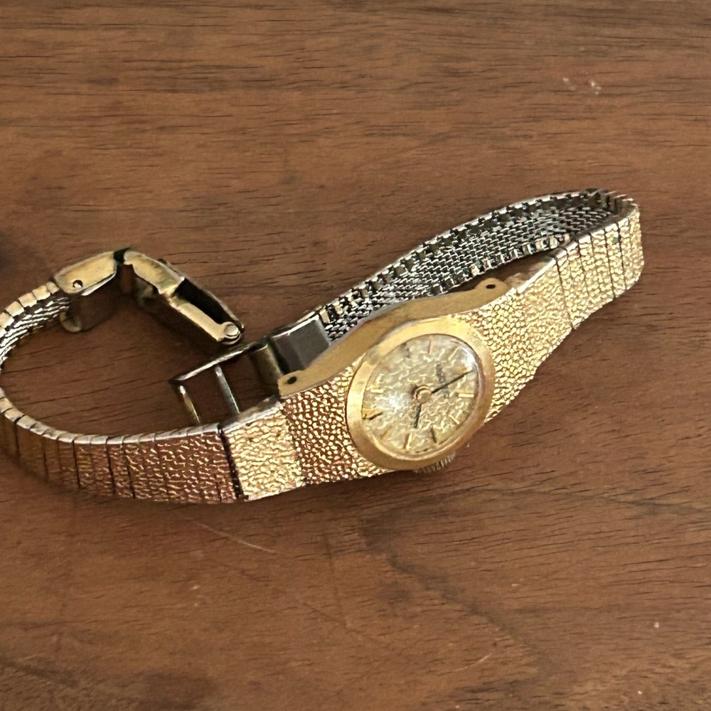 Vintage 70s Seiko Rainbow ladies' watch, model number 11-0450 Cocktail Dainty